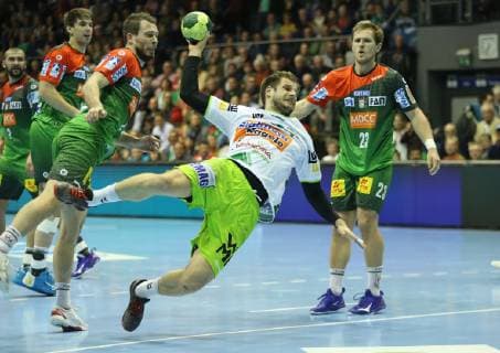 19 12 2018 xcsx Handball DHB Pokal SC Magdeburg Frisch Auf Goeppingen emspor v l Kresimir Kozina Frisch Auf Göppingen at the litter vom Kreis DFL DFB REGULATIONS PROHIBIT ANY USE OF PHOTOGRAPHS as IMAGE SEQUENCES and or QUASI VIDEO Magdeburg