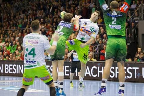 Sebastian Heymann Nr 10 Frisch Auf Goeppingen will be fouled by Piotr Chrapkowski Nr 3 SC Magdeburg vs Frisch Auf Goeppingen SC Magdeburg vs Frisch Auf Goeppingen Handball DHB Cup Quarter Finals Season 2018 2019 19 12 2018 Magdeburg Copyright: xEIBNER DanielxReineltx EP_DRT