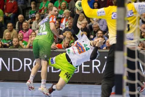 Kresimir Kozina Nr 44 Frisch Auf Goeppingen throws against Jannick Green Nr 16 SC Magdeburg after he was fouled by Mads Christiansen Nr 20 SC Magdeburg SC Magdeburg vs Frisch Auf Goeppingen SC Magdeburg vs Frisch Auf Goeppingen Handball DHB Cup Quarter Finals Season 2018 2019 19 12 2018 Magdeburg Copyright: xEIBNER DanielxReineltx EP_DRT