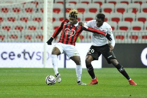 Fußball, Coupe de la Ligue, OGC Nizza - EA Guingamp Allan Saint Maximin (OGC Nice) - Felix Junior Gustave Eboa Eboa (Guingamp) FOOTBALL : OGC Nice vs Guigamp - Coupe de la Ligue - Nice - 19 12 2018 NorbertScanella Panoramic 