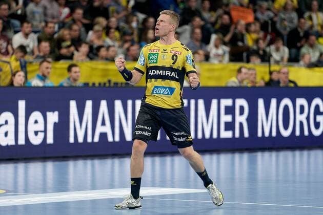 goal scorer Gudjon Valur Sigurdsson RNL 9 cheers on a goal cheers goal cheers goal success celebrate the goal goal celebration cheers on the goal optimistic game scene highlight action action clipping full body single frame handball DKB Bundesliga Rhein Neckar Löwen TVB 1898 Stuttgart xozx
