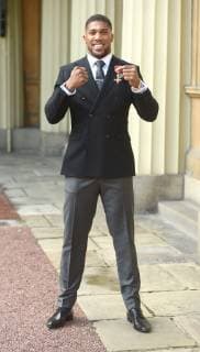 20 12 2018. London, United Kingdom. Boxer Anthony Joshua with his award after an Investiture at Buckingham Palace in London.  xPoolx xixImagesx IIM-19045-0005