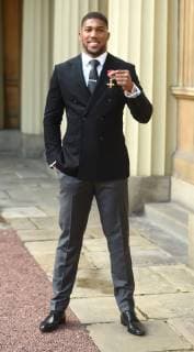 20 12 2018. London, United Kingdom. Boxer Anthony Joshua with his award after an Investiture at Buckingham Palace in London.  xPoolx xixImagesx IIM-19045-0007
