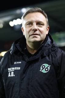 19 12 2018 Schwarzwald Stadion Freiburg league game 1 league SC Freiburg vs Hannover 96 in picture Andre Breitenreiter coach Hannover DFL regulations prohibit any use of photographs as image sequences and or quasi video SC Freiburg vs Hannover 96
