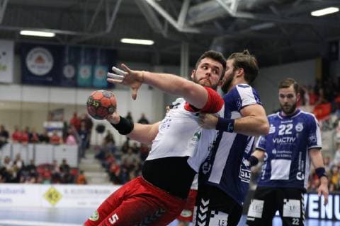 Jan Brosch ASV Hamm Westfalen 5 against Markus Hansen VfL Luebeck Schwartau 11 right ASV Hamm Westfalen vs VfL Luebeck Schwartau Handball 2 Bundesliga 21 12 2018 ASV Hamm Westfalen vs VfL Luebeck Schwartau Handball 2 Bundesliga 21 12 2018 Hamm Copyright: xEIBNER JanxStrohdiekx EP_JSK