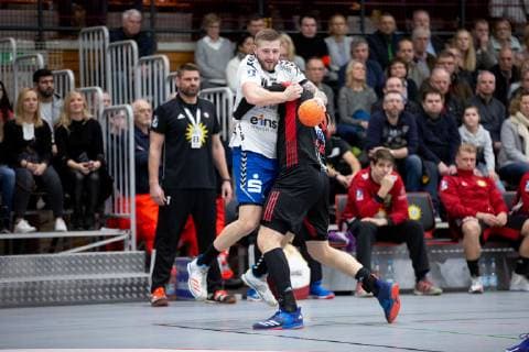 Luebbecke Germany 22 12 2018 2 Handball Bundesliga 2018 2019 TuS N Luebbecke vs EHV Aue L R Mindaugas Dumcius Aue Lukasz Gierak Luebbecke Luebbecke Luebbecke Nordrhein Westfalen Germany Merkur Arena