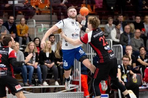 Luebbecke Germany 22 12 2018 2 Handball Bundesliga 2018 2019 TuS N Luebbecke vs EHV Aue L R Mindaugas Dumcius Aue Valentin Spohn Luebbecke Luebbecke Nordrhein Westfalen Germany Merkur Arena
