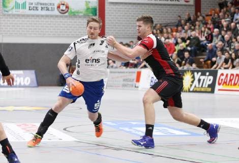 Eric Meinhardt EHV Aue 3 vs. Moritz Schade TuS N Luebbecke 25 right TuS N Luebbecke vs. EHV Aue Handball 2 Bundesliga 22 12 2018 TuS N Luebbecke vs. EHV Aue Handball 2 Bundesliga 22 12 2018 Luebbecke Copyright: xEIBNER JanxStrohdiekx EP_JSK