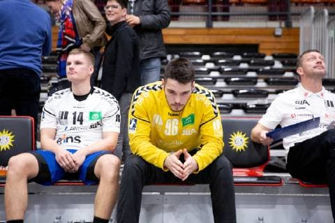 Luebbecke Germany 22 12 2018 2 Handball Bundesliga 2018 2019 TuS N Luebbecke vs EHV Aue L R Felix Roth Aue Goalkeeper Erik Töpfer Toefer Aue Luebbecke Nordrhein Westfalen Germany Merkur Arena