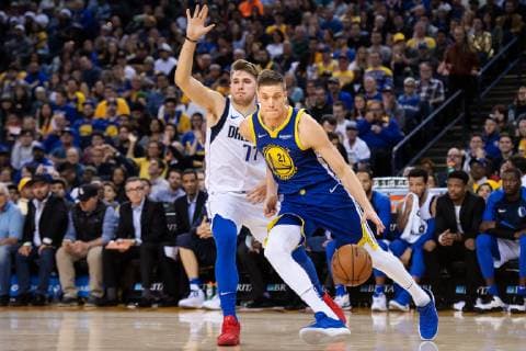 181222 Luka Doncic of Golden State Warriors and Jonas Jerebko of Golden State Warriors during a regular season NBA game between Golden State Warriors and Dallas Mavericks on December 22 2018 in Oakland Photo Joel Marklund BILDBYR u0081N kod JM 87819, detectedSourceLanguage  Copyright: JOELxMARKLUND BB181222JM015