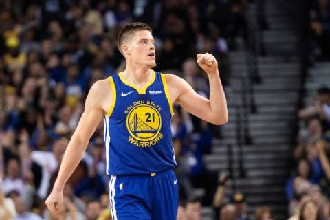 181222 Jonas Jerebko of Golden State Warriors celebrates during a regular season NBA game between Golden State Warriors and Dallas Mavericks on December 22 2018 in Oakland Photo Joel Marklund BILDBYR u0081N kod JM 87819, detectedSourceLanguage  Copyright: JOELxMARKLUND BB181222JM034