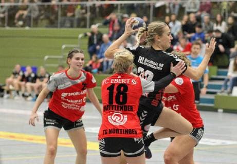 33 Lisa Borutta HL 18 Benita Quattlender TGN Handball 2 HBF TG Nuertingen vs HL Buchholz 08 Rosengarten 2018 12 22 Photo Eibner Handball 2 HBF TG Nuertingen vs HL Buchholz 08 Rosengarten Nuertingen Copyright: xBaur xEibner-Pressefotox EP_Soba