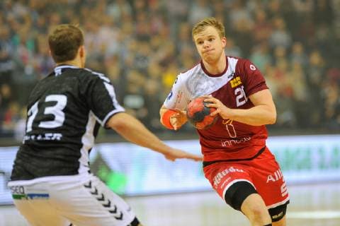 Handball Sport Verein Hamburg vs. TuSEM Essen Handball 2 Bundesliga 23 12 18 Lucas Firnhaber Nr 26 TuSEM Essen gegen Niklas Weller Nr 13 Handball Sport Verein Hamburg Handball Sport Verein Hamburg vs. TuSEM Essen Handball 2 Bundesliga 23 12 18 xtsx
