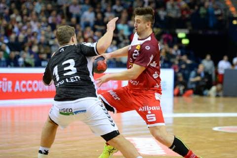 Handball Sport Verein Hamburg vs. TuSEM Essen Handball 2 Bundesliga 23 12 18 Lucas Firnhaber Nr 26 TuSEM Essen gegen Niklas Weller Nr 13 Handball Sport Verein Hamburg Handball Sport Verein Hamburg vs. TuSEM Essen Handball 2 Bundesliga 23 12 18 xtsx