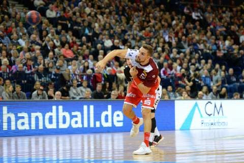 Handball Sport Verein Hamburg vs. TuSEM Essen Handball 2 Bundesliga 23 12 18 Tom Skroblien Nr 52 TuSEM Essen transforms one seven meter Handball Sport Verein Hamburg vs. TuSEM Essen Handball 2 Bundesliga 23 12 18 xtsx