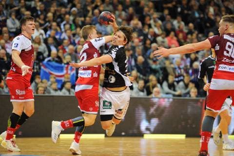 Handball Sports Club Hamburg vs. TuSEM Essen Handball 2 Bundesliga 23 12 18 Noah Beyer Nr 2 TuSEM Essen vs. Jan Kleineidam Nr 30 Handball Sports Club Hamburg Handball Sports Club Hamburg vs. TuSEM Essen Handball 2 Bundesliga 23 12 18 xtsx