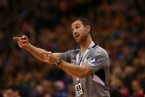 Handball 2 Bundesliga 2018 2019 Hamburg Handball vs. Tusem Essen Trainer Torsten Jansen Hamburg points forward Barclaycard Arena Hamburg Hamburg This picture is for editorial purposes Use for advertising purposes requires an additional BIC DABBDEMMXXX