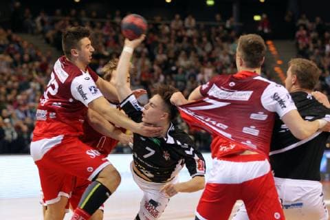Handball 2 Bundesliga 2018 2019 Hamburg Handball vs. Tusem Essen Dennis Szczesny Essen in duel with Leif Tissier Hamburg right is pulled by the jersey of Luca Witzke Essen Barclaycard Arena Hamburg Hamburg This picture is intended for editorial use An advertising use requires an additional release