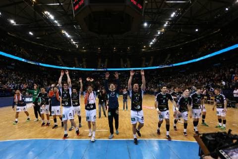 Handball 2 Bundesliga 2018 2019 Hamburg Handball vs. Tusem Essen Closing cheers of the team Barclaycard Arena Hamburg Hamburg This picture is for editorial use A promotional use requires an additional release