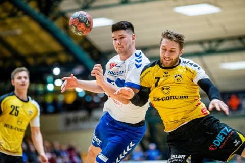 Philip Jungemann 21 Dessau Rosslauer HV 06 and Lukas Wucherpfennig 7 HSC Coburg during the DKB Handball 2 Bundesliga match between Dessau Rosslauer HV 06 and HSC Coburg in the Anhalt Arena on 23 December 2018 in Bauhausstadt Dessau Sachsen Anhalt Saxony Anhalt Deutschland Germany HB 2BL Dessau Rosslauer HV 06 HSC Coburg Dessau Copyright: xEIBNER HartmutxBoesenerx EP_HBR