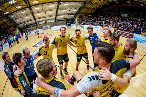 HSC Coburg in the rapture of victory during the DKB Handball 2 Bundesliga match between Dessau Rosslauer HV 06 and HSC Coburg in the Anhalt Arena on 23 December 2018 in Bauhausstadt Dessau Sachsen Anhalt Saxony Anhalt Germany HB 2BL Dessau Rosslauer HV 06 HSC Coburg Dessau Copyright: xEIBNER HartmutxBoesenerx EP_HBR