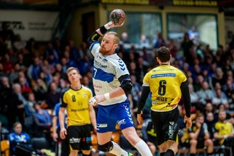 vlr Felix Spross 8 HSC Coburg Libor Hanisch 7 Dessau Rosslauer HV 06 Max Jaeger 6 HSC Coburg during the DKB Handball 2 Bundesliga match between Dessau Rosslauer HV 06 and HSC Coburg in the Anhalt Arena on 23 December 2018 in Bauhausstadt Dessau Sachsen Anhalt Saxony Anhalt Deutschland Germany HB 2BL Dessau Rosslauer HV 06 HSC Coburg Dessau Copyright: xEIBNER HartmutxBoesenerx EP_HBR