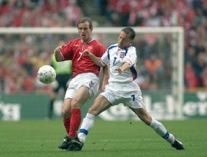 ARCHIVE Football international Denmark Czech Republic World Cup qualification Saturday June 2 2001 in Parken BRIAN STEEN NIELSEN TV and Roman Tyce 2 1 to Denmark KOEBENHAVN SJAELLAND Denmark, detectedSourceLanguage  Copyright: THOMASxSJOERUPx spdk20181226-142400-L