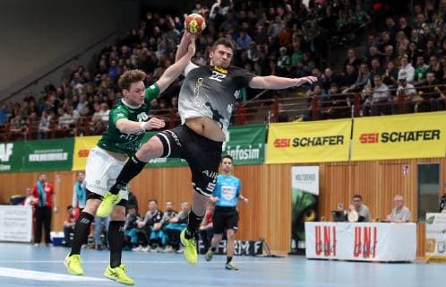 v li Lukas Siegler DJK Rimpar Wolves Dennis Sczesny TuSEM Essen DKB 2 Handball Bundesliga DJK Rimpar Wolves TuSEM Essen xfsx