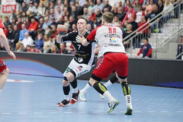Leif Tissier Handball Sportverein Hamburg 7 vs. Jakob Schwabe ASV Hamm Westfalen 11 right ASV Hamm Westfalen vs. Handball Sportverein Hamburg Handball 2 Bundesliga 26 12 2018 ASV Hamm Westfalen vs. Handball Sportverein Hamburg Handball 2 Bundesliga 26 12 2018 Hamm Copyright: xEIBNER JanxStrohdiekx EP_JSK