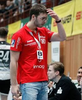v li coach Jaron Siewert TuSEM food disappointed looking disappointed disappointed DKB 2 handball Bundesliga DJK Rimpar wolves TuSEM food DFL DFB REGULATIONS PROHIBIT ANY USE OF PHOTOGRAPHS AS IMAGE SEQUENCES AND OR QUASI VIDEO xfskrx