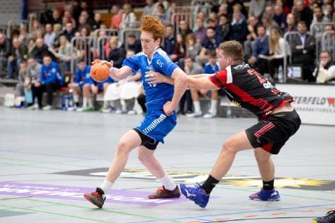 Luebbecke Germany 26 12 2018 2 Handball Bundesliga 2018 2019 TuS N Luebbecke vs TSV Bayer Dormagen L R Lukas Stutzke Dormagen Moritz Schade Luebbecke Luebbecke Nordrhein Westfalen Germany Merkur Arena