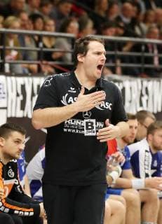 TuS Ferndorf TV Großwallstadt 26 12 2018 Coach Florian Bauer TV Großwallstadt loudly on the outline Kreuztal Stählerwiese Germany