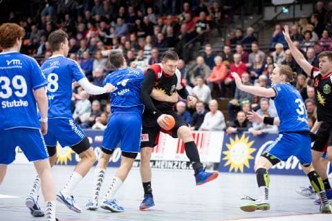 Luebbecke Germany 26 12 2018 2 Handball Bundesliga 2018 2019 TuS N Luebbecke vs TSV Bayer Dormagen M R Ian Hüter Hueter Dormagen Lukasz Gierak Luebbecke Luebbecke Luebbecke Nordrhein Westfalen Germany Merkur Arena