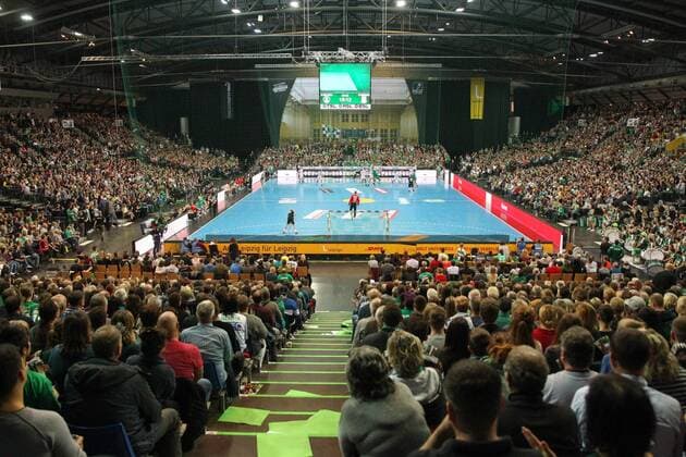 SC DHfK Leipzig vs. SC Magdeburg, DKB-HBL, 27.12.2018 Handball, 1. Bundesliga, Saison 2018 2019, 19. Spieltag: SC DHfK Leipzig vs. SC Magdeburg am 27.12.2018 in der Arena Leipzig. Im Bild: Ausverkaufte Arena Leipzig, Spielfeld, Zuschauer, Publikum, Symbol, Feature *** SC DHfK Leipzig vs. SC Magdeburg DKB HBL 27 12 2018 Handball 1 Bundesliga Season 2018 2019 19 Matchday SC DHfK Leipzig vs. SC Magdeburg on 27 12 2018 in the Arena Leipzig Im Bild Sold Out Arena Leipzig Field Spectators Audience Symbol Feature xjkx