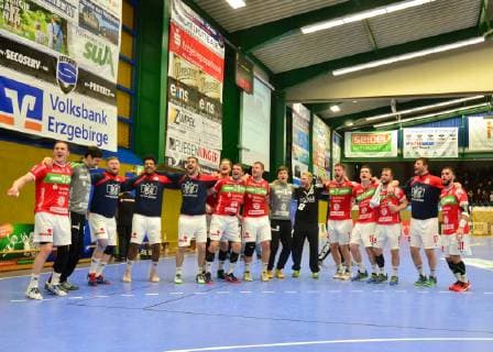 After the end of the match Jubilation of the Hüttenberg players Handball 2 League 2018 19 EHV Aue TV Hüttenberg 26 31 at 27 12 2018 EHV Aue TV Hüttenberg