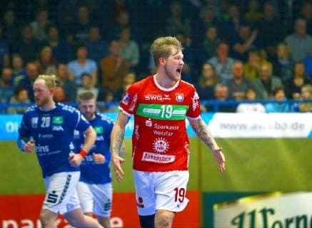 In Jubelpose Markus Stegefelt Hüttenberg Handball 2 League 2018 19 EHV Aue TV Hüttenberg 26 31 am 27 12 2018 EHV Aue TV Hüttenberg