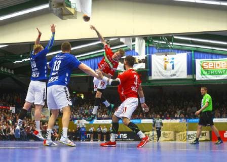 Scored by Markus Stegefelt Hüttenberg right Björn Zintel Hüttenberg left Jort Neuteboom Aue and Mindaugas Dumcius Aue Handball 2 League 2018 19 EHV Aue TV Hüttenberg 26 31 at 27 12 2018 EHV Aue TV Hüttenberg