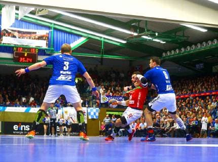 Björn Zintel Hüttenberg is attacked by Kevin Roch Aue left Eric Meinhardt Aue Handball 2 League 2018 19 EHV Aue TV Hüttenberg 26 31 at 27 12 2018 EHV Aue TV Hüttenberg