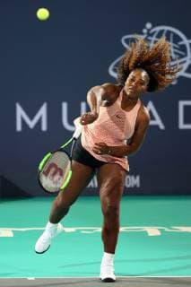 (181228) -- ABU DHABI, Dec. 28, 2018 (Xinhua) -- Serena Williams of the United States returns the ball to her sister Venus Williams during the 2018 Mubadala World Tennis Championship match in Abu Dhabi, the United Arab Emirates (UAE), on Dec. 27, 2018. Serena Williams lost 1-2. (Xinhua Mahmoud Khaled) (SP)UAE-ABU DHABI-TENNIS-MUBADALA WORLD TENNIS CHAMPIONSHIP 
