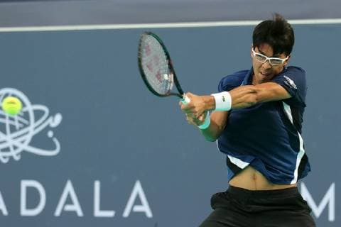 (181228) -- ABU DHABI, Dec. 28, 2018 (Xinhua) -- Hyeon Chung of South Korea returns the ball during his match against Kevin Anderson of South Africa at the 2018 Mubadala World Tennis Championship in Abu Dhabi, the United Arab Emirates (UAE), on Dec. 27, 2018. Hyeon Chung lost 1-2. (Xinhua Mahmoud Khaled) (SP)UAE-ABU DHABI-TENNIS-MUBADALA WORLD TENNIS CHAMPIONSHIP 