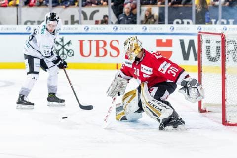 28 12 2018 Ice Hockey Season 2018 2019 Spengler Cup Match 2 Team Canada Thomas Sabo Ice Tigers Icetigers Nuremberg ThHa Leonhard Pfoederl Pföderl Leo Pföderl 93 Thomas Sabo Ice Tigers Zachary Fucale 30 Team Canada