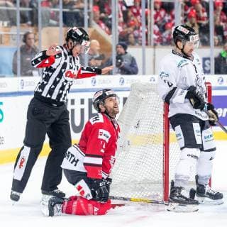 28 12 2018 Ice Hockey Season 2018 2019 Spengler Cup Game 2 Team Canada Thomas Sabo Ice Tigers Icetigers Nuremberg ThHa Zachary Dalpe 18 Team Canada Brett Festerling 2 Thomas Sabo Ice Tigers