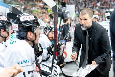28 12 2018 Ice Hockey Season 2018 2019 Spengler Cup Match 2 Team Canada Thomas Sabo Ice Tigers Icetigers Nuremberg ThHa Martin Jiranek Head Coach Head Coach Thomas Sabo Ice Tigers