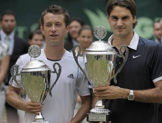 Germany s Philipp Kohlschreiber as second placed left and Switzerland s Roger Federer as winner pose with cups after the final match of the ATP International Series tennis tournament Gerry Weber Open in Halle western Germany Sunday June 15 2008 Federer won 6 3 6 4 Eckehard Schulz Halle DEU