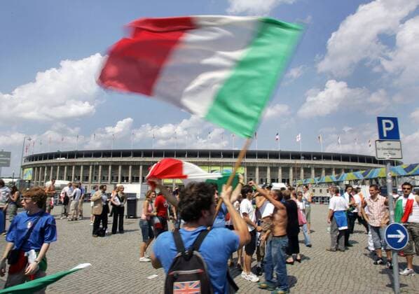 Italian fans cheer in front of the Olympic Stadium in Berlin, Germany, Sunday July 9, 2006. Italy play against France the World Cup Soccer final match at this stadium Sunday evening. ( Eckehard Schulz) BERLIN DEU *** Italian fans cheer in front of the Olympic Stadium in Berlin Germany Sunday July 9 2006 Italy play against France the World Cup Soccer final match at this stadium Sunday evening Eckehard Schulz BERLIN DEU
