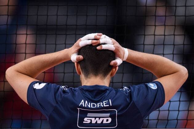 29 12 2018 Arena Kreis Dueren Dueren Volleyball Bundesliga Men Men Normal Round SWD powervolleys Dueren Dueren vs Hypo Tirol Alpenvolleys Haching Michael Andrei 11 Dueren Feature Hands Hands Tape
