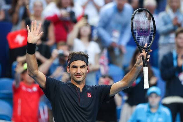 Roger Federer waves and thanks the audience fans Copyright: xJuergenxHasenkopfx
