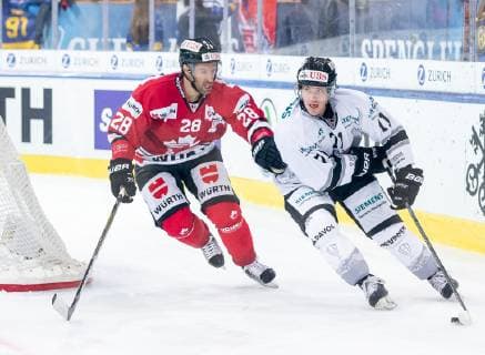 30 12 2018 Ice Hockey Season 2018 2019 Spengler Cup Semifinal Team Canada Thomas Sabo Ice Tigers Icetigers Nuremberg ThHa Bryan Lerg 71 Thomas Sabo Ice Tigers Dominic Moore 28 Team Canada