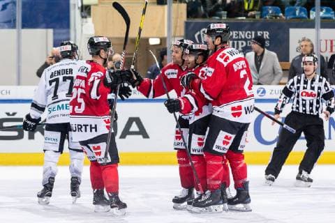 30 12 2018 Ice Hockey Season 2018 2019 Spengler Cup Semifinals Team Canada Thomas Sabo Ice Tigers Icetigers Nuremberg ThHa Tor Jubel Torjubel Canada Cory Emmerton 25 Team Canada Zachary Boychuk 22 Team Canada Simon Despres Bellavance 2 Team Canada