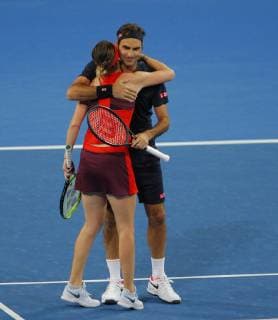 Sport Bilder des Tages 30th December 2018, RAC Arena, Perth, Australia; Hopman Cup Tennis, sponsored by Mastercard; Roger Federer gives Belinda Bencic a hug after they defeated Great Britain in the mixed doubles two sets to Love  ActionPlus12091773 DavidxWoodley